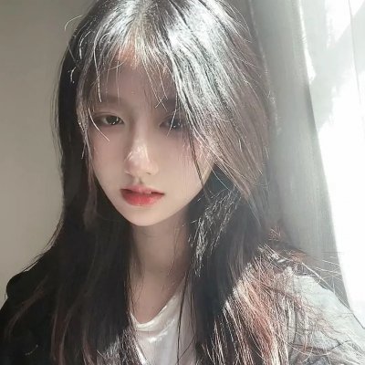 照片的她